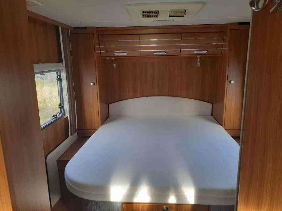 camping-car DETHLEFFS ESPRIT I 7150  intérieur / couchage principal