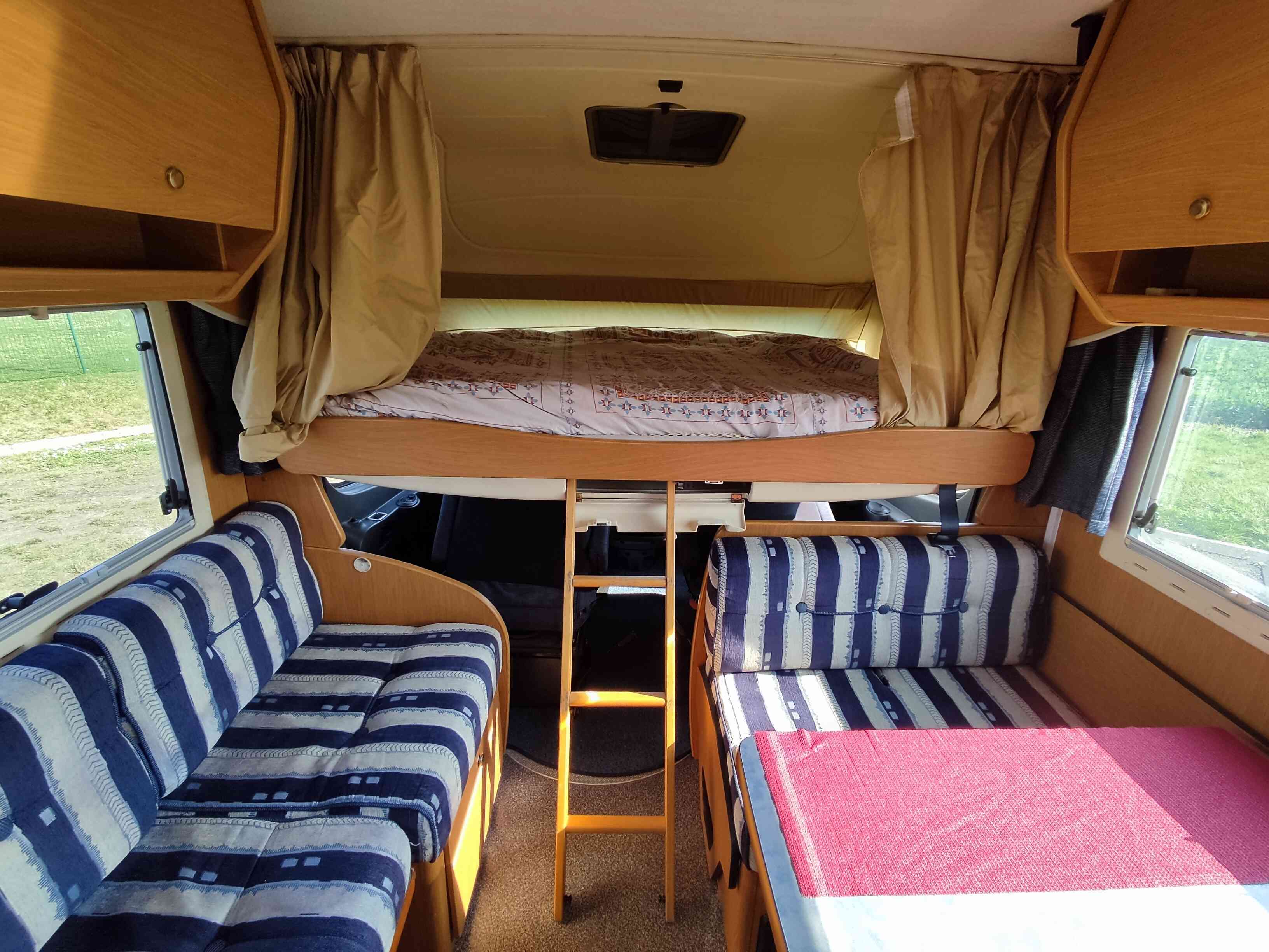 camping-car LAIKA ECOVIP H710  intérieur / couchage principal