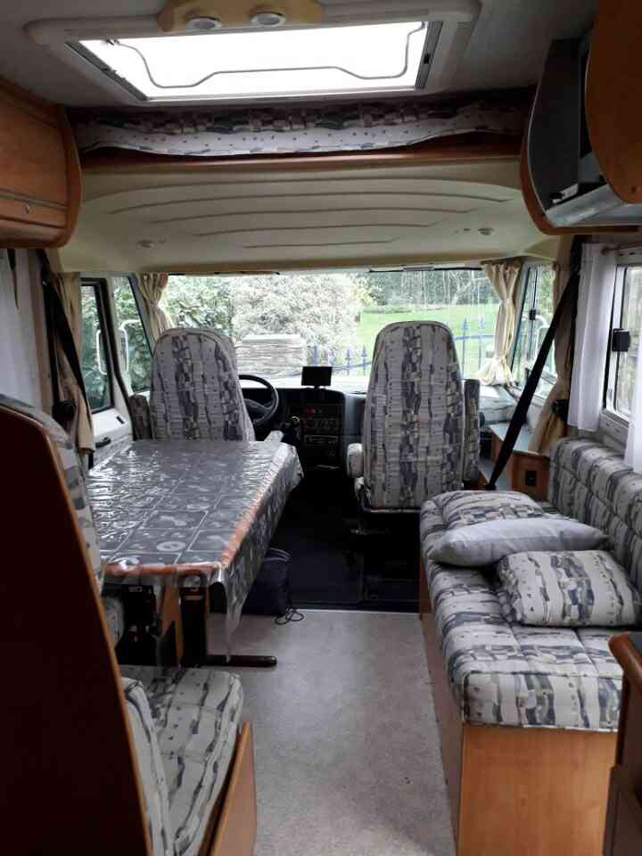 camping-car BAVARIA 606  intérieur / coin salon