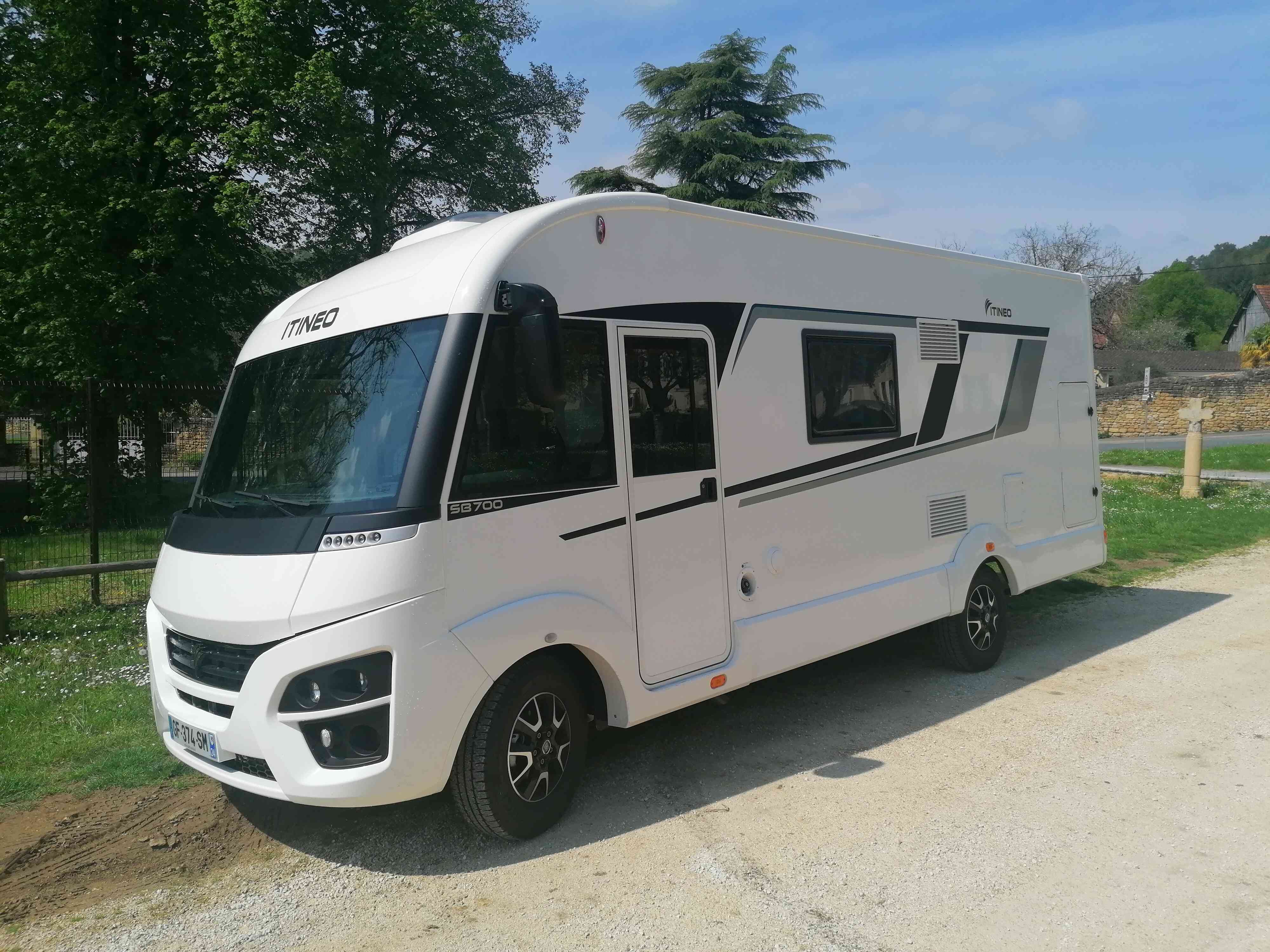camping-car ITINEO TRAVELLER SB 700  extérieur / arrière