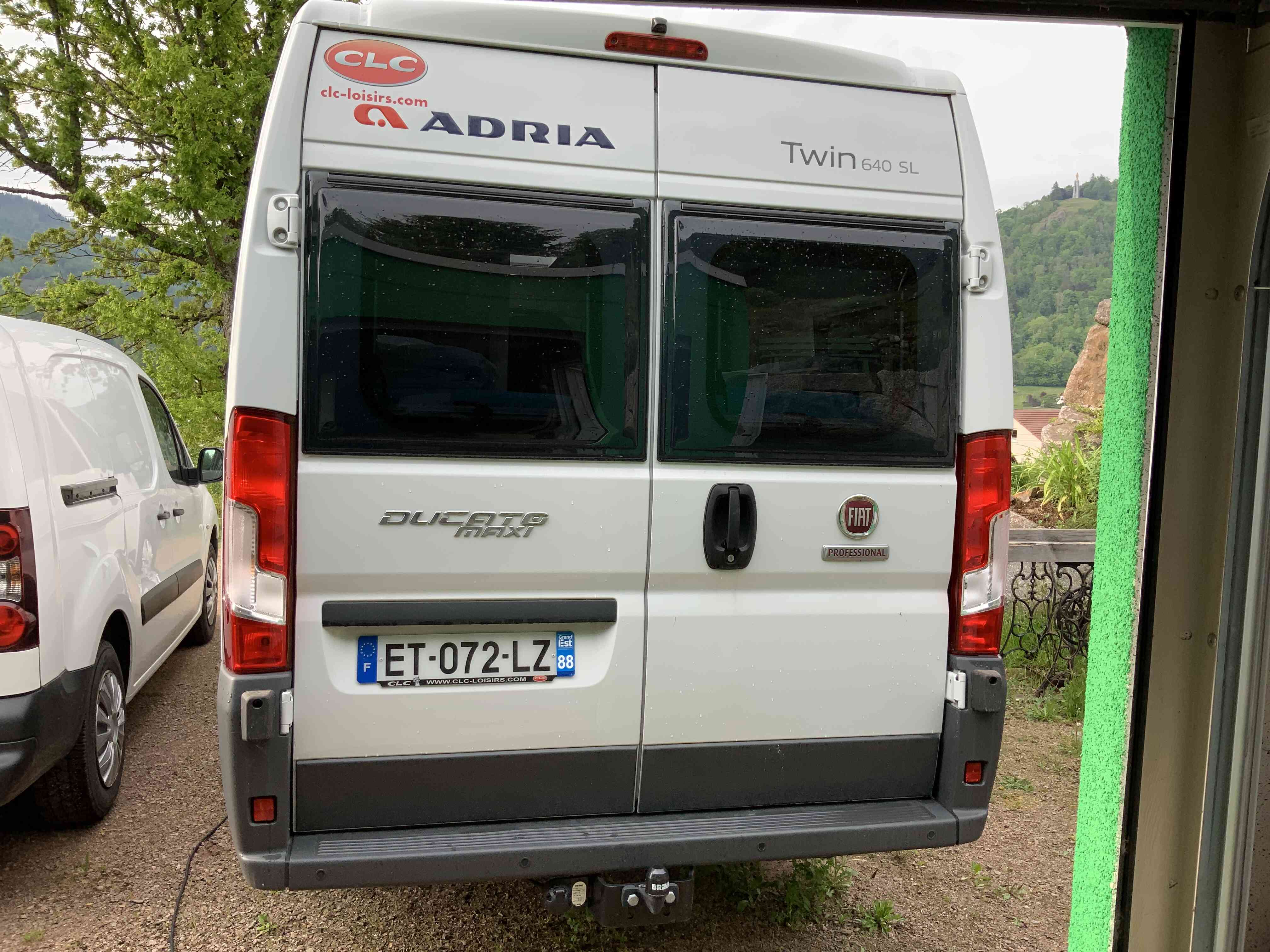 camping-car ADRIA TWIN 640 SL   extérieur / arrière