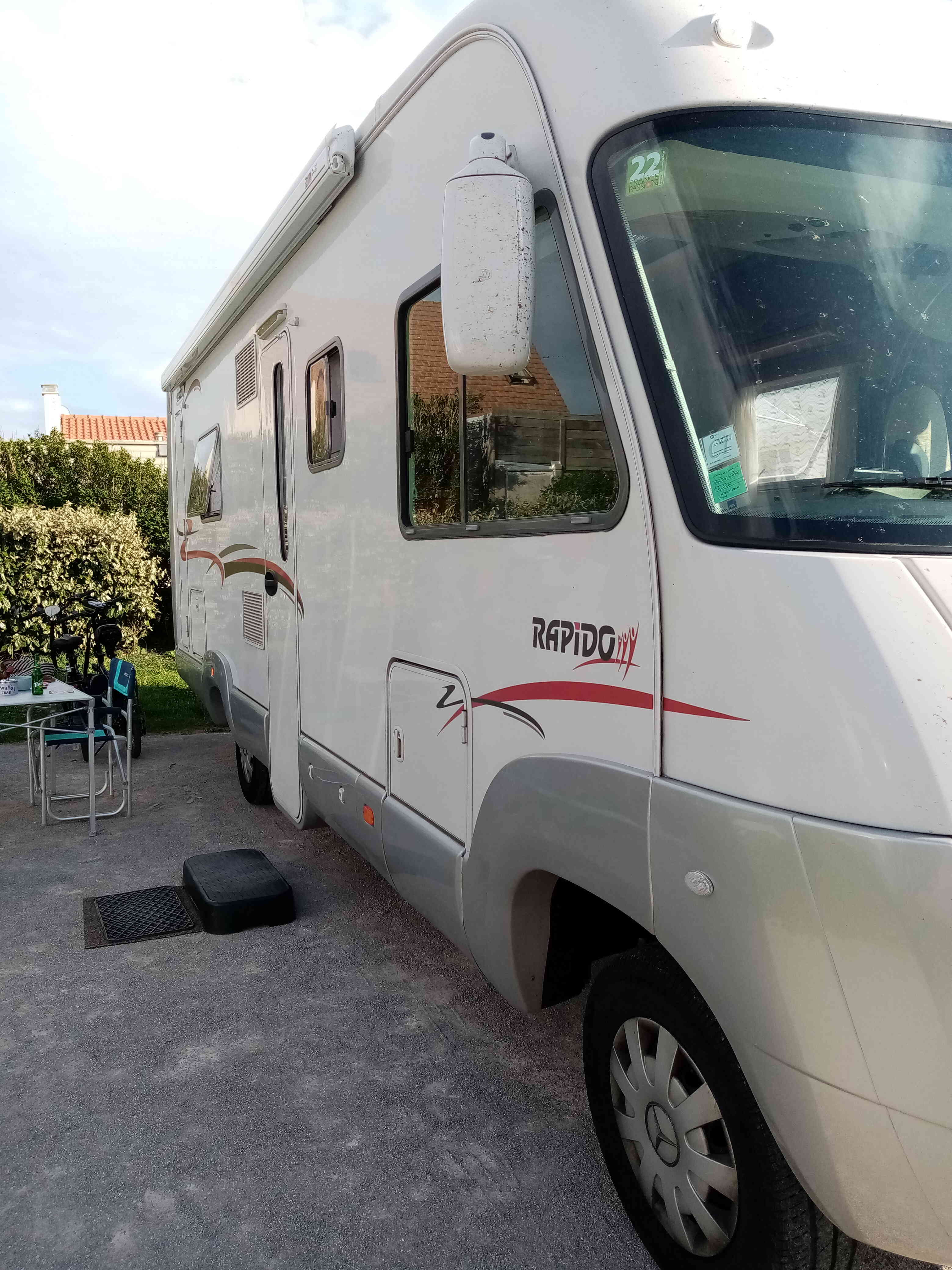 camping-car Rapido Le voyageur 999 M  extérieur / latéral gauche