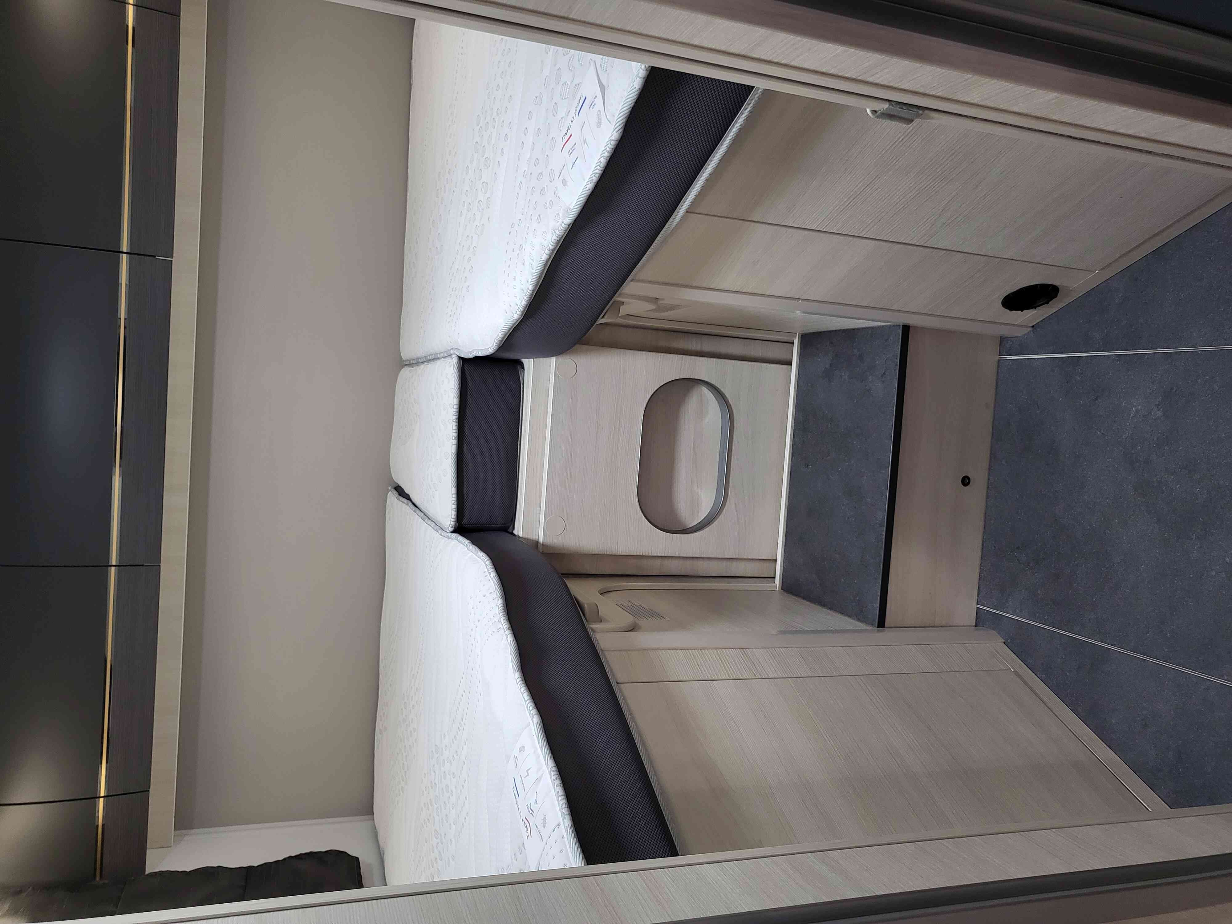 camping-car CHALLENGER 337 GA Edition Premium  intérieur / autre couchage