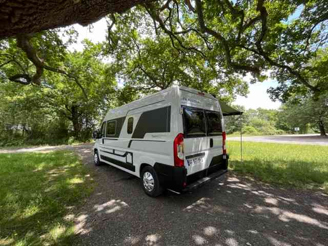 camping-car ADRIA TWIN 600 SPB FAMILY  extérieur / latéral gauche