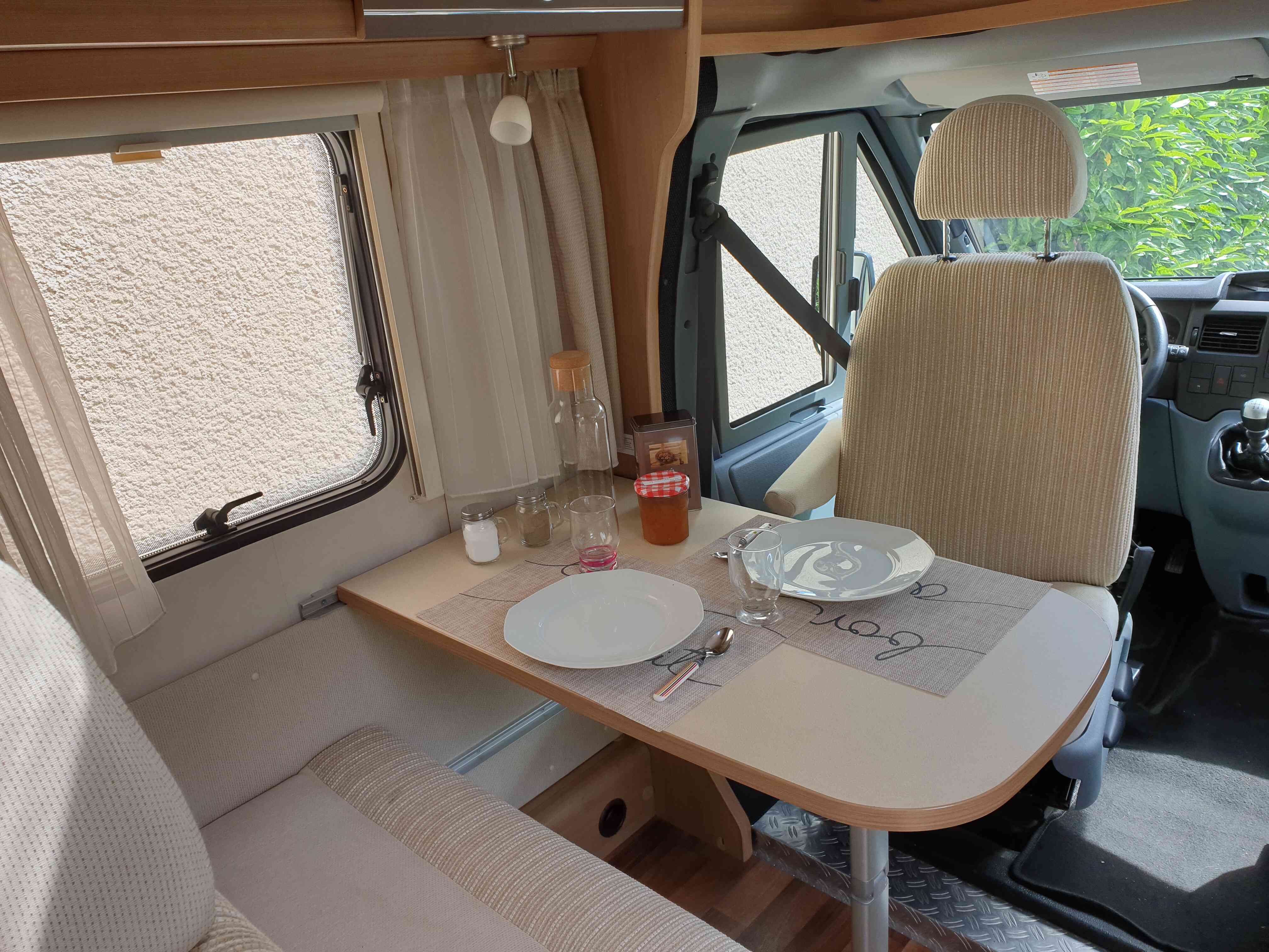 camping-car HYMER VAN PREMIUM 50  intérieur / coin salon