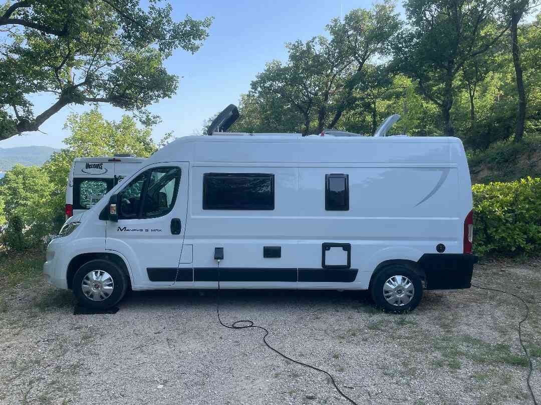 camping-car MC LOUIS MENFYS MAXI 3 PLUS  extérieur / latéral gauche