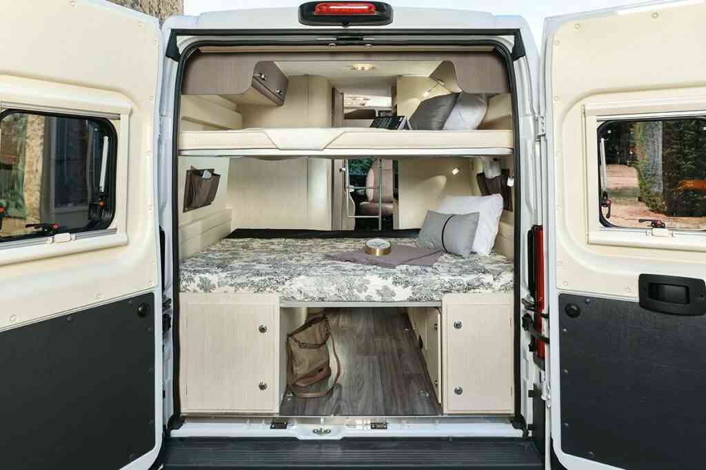 camping-car MC LOUIS MENFYS MAXI 3 PLUS  intérieur / autre couchage