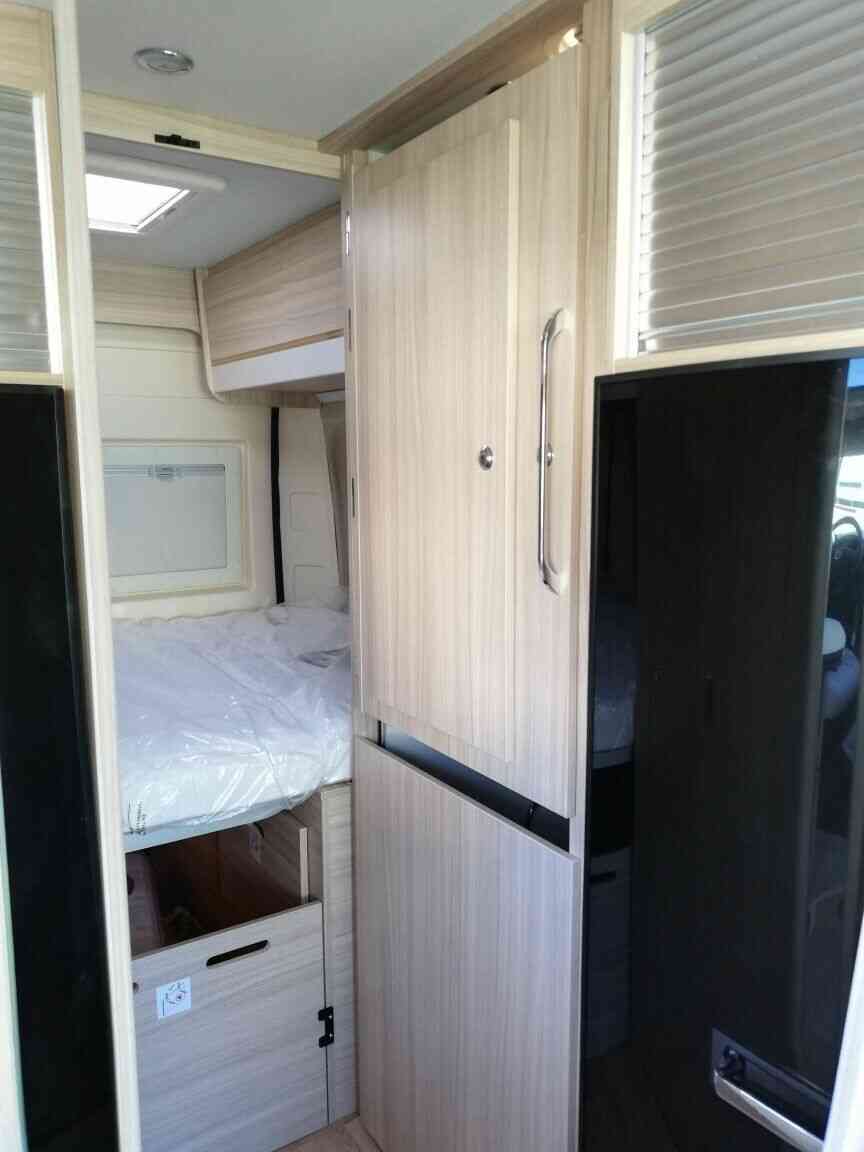 camping-car DREAMER  D55 EXCLUSIVE  intérieur / couchage principal