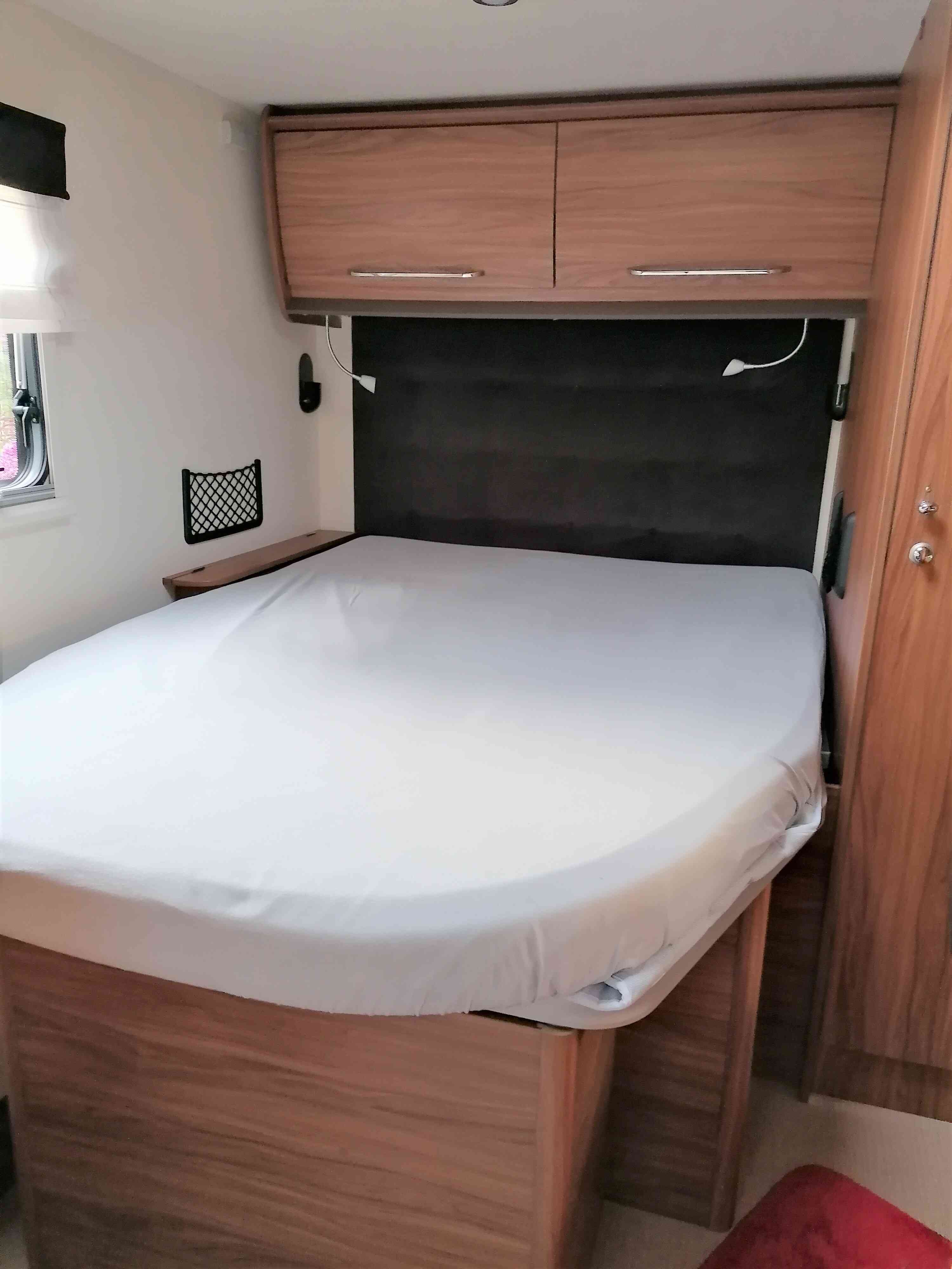 camping-car ITINEO MC 650  intérieur / couchage principal