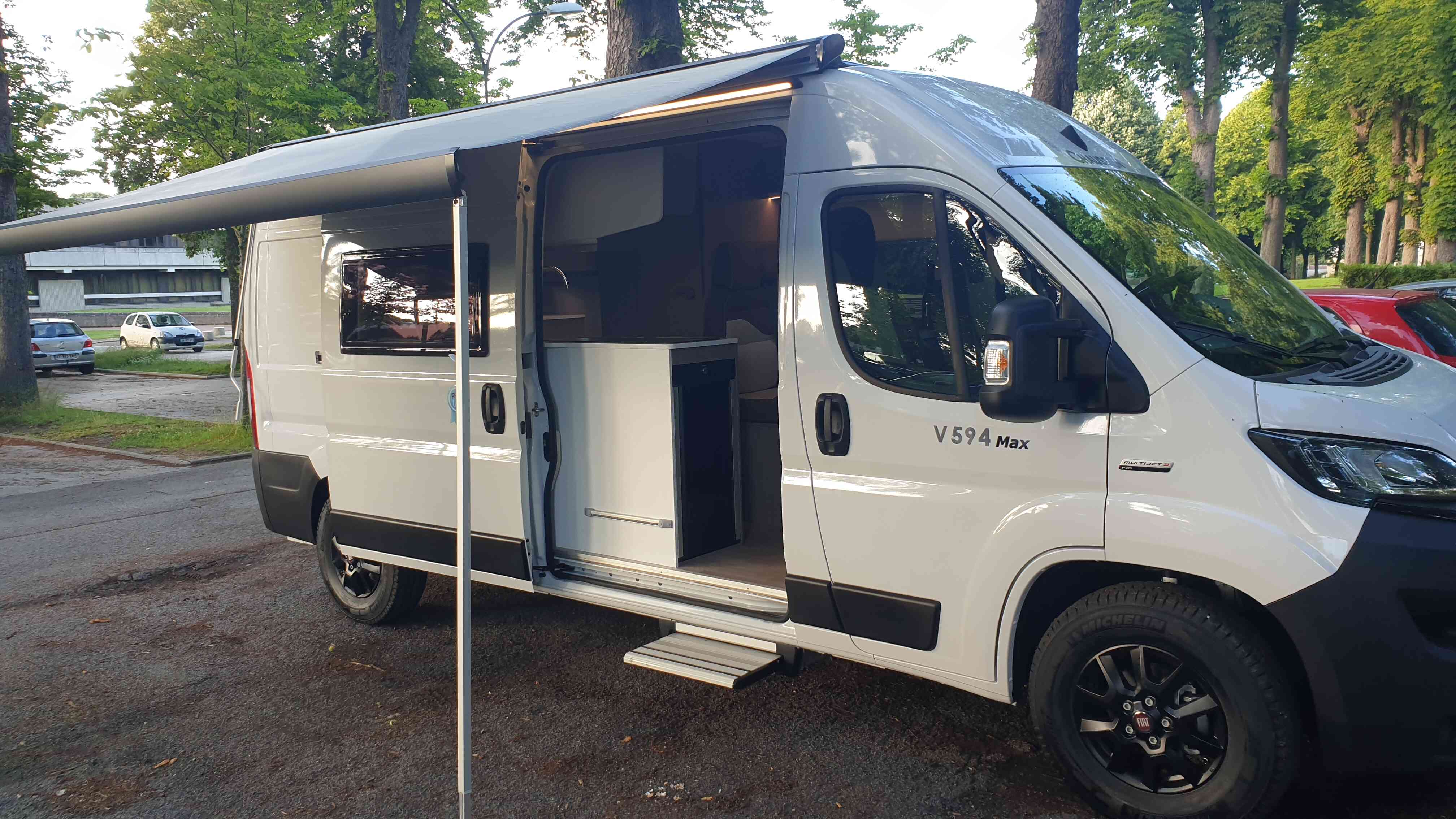 camping-car CHAUSSON V594 MAXFIRST LINE  extérieur / arrière
