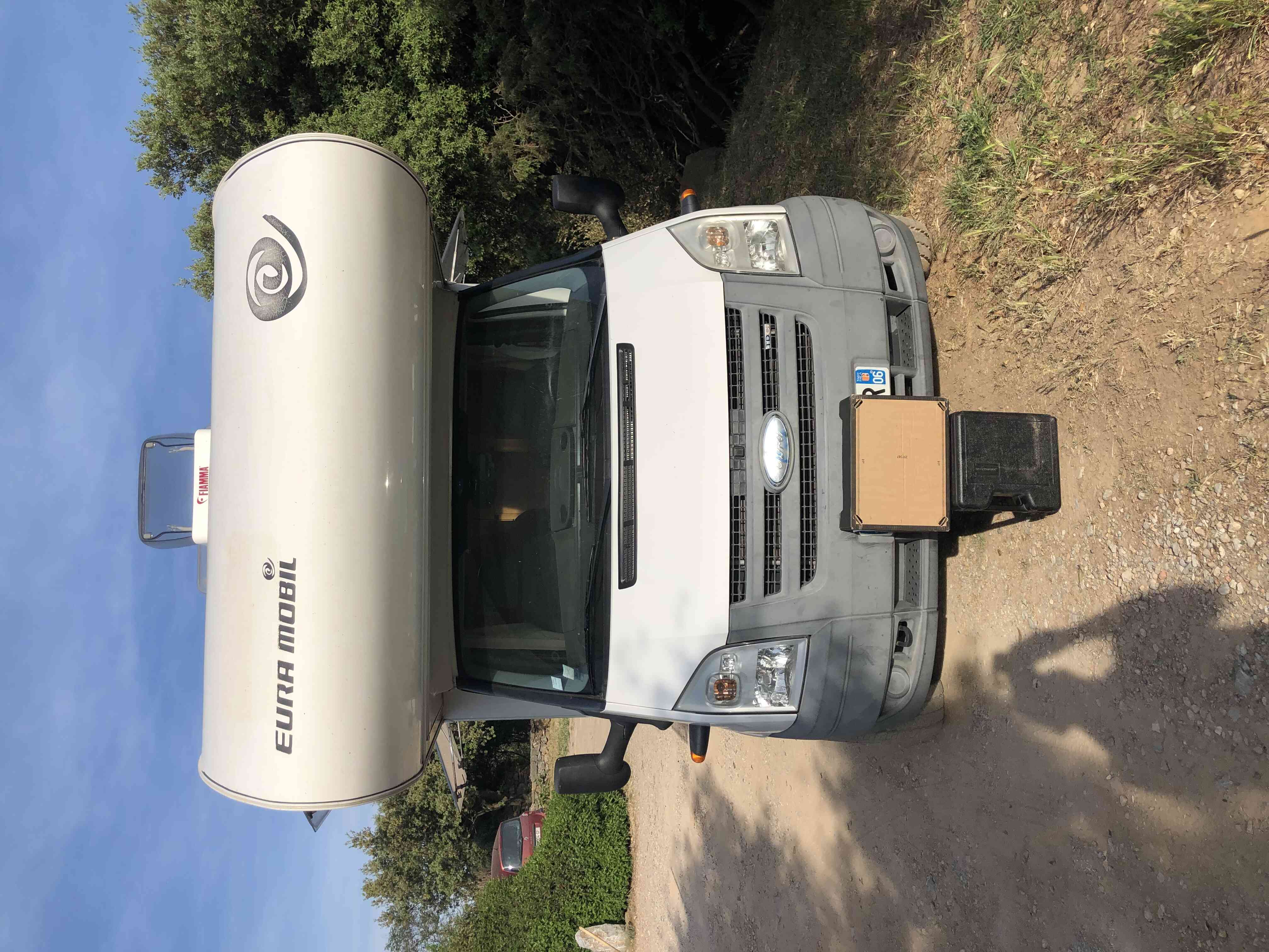 camping-car EURAMOBIL  extérieur / latéral gauche