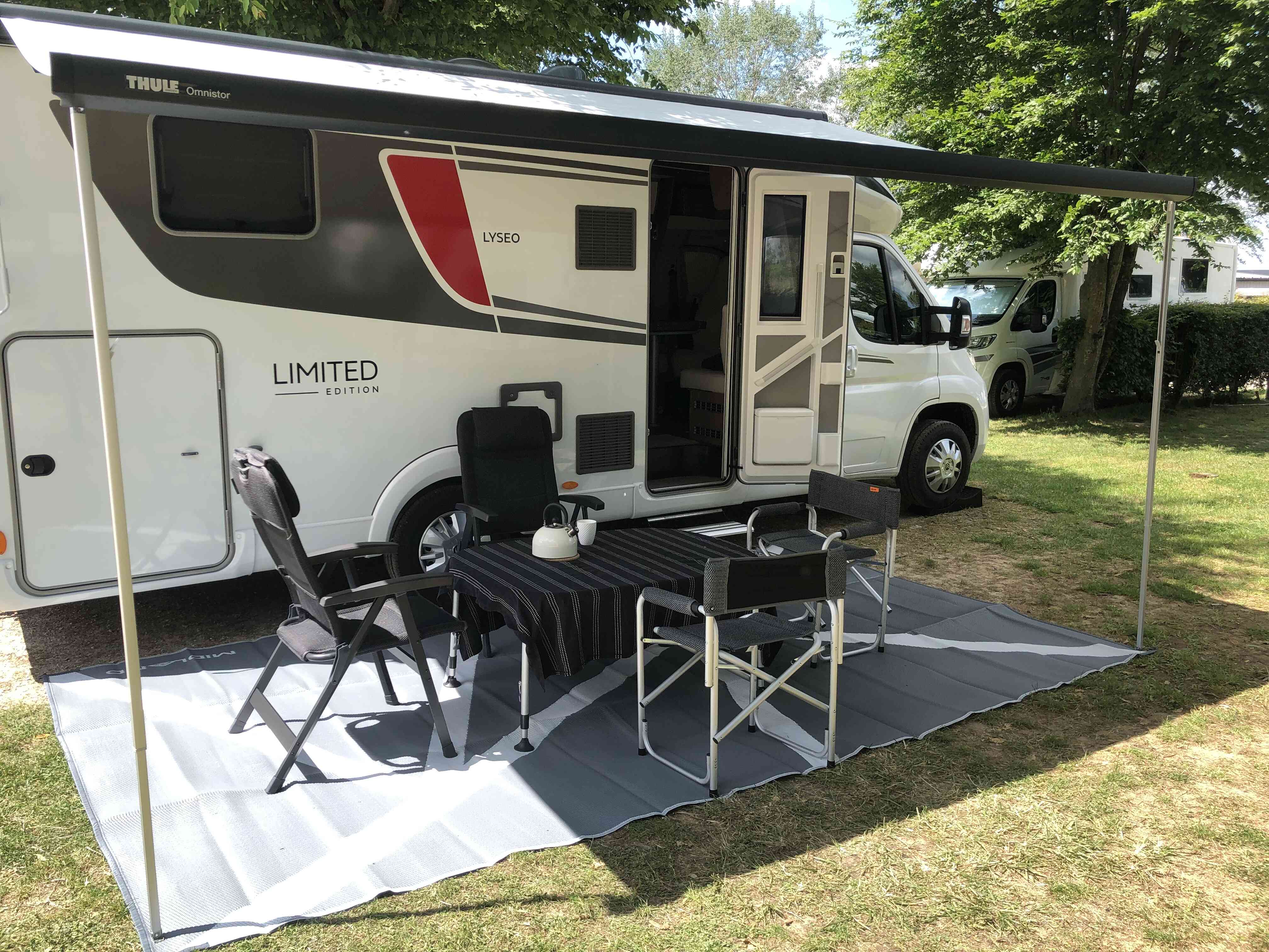 camping-car BURSTNER LYSEO TD 732 Limited Edition   extérieur / face avant