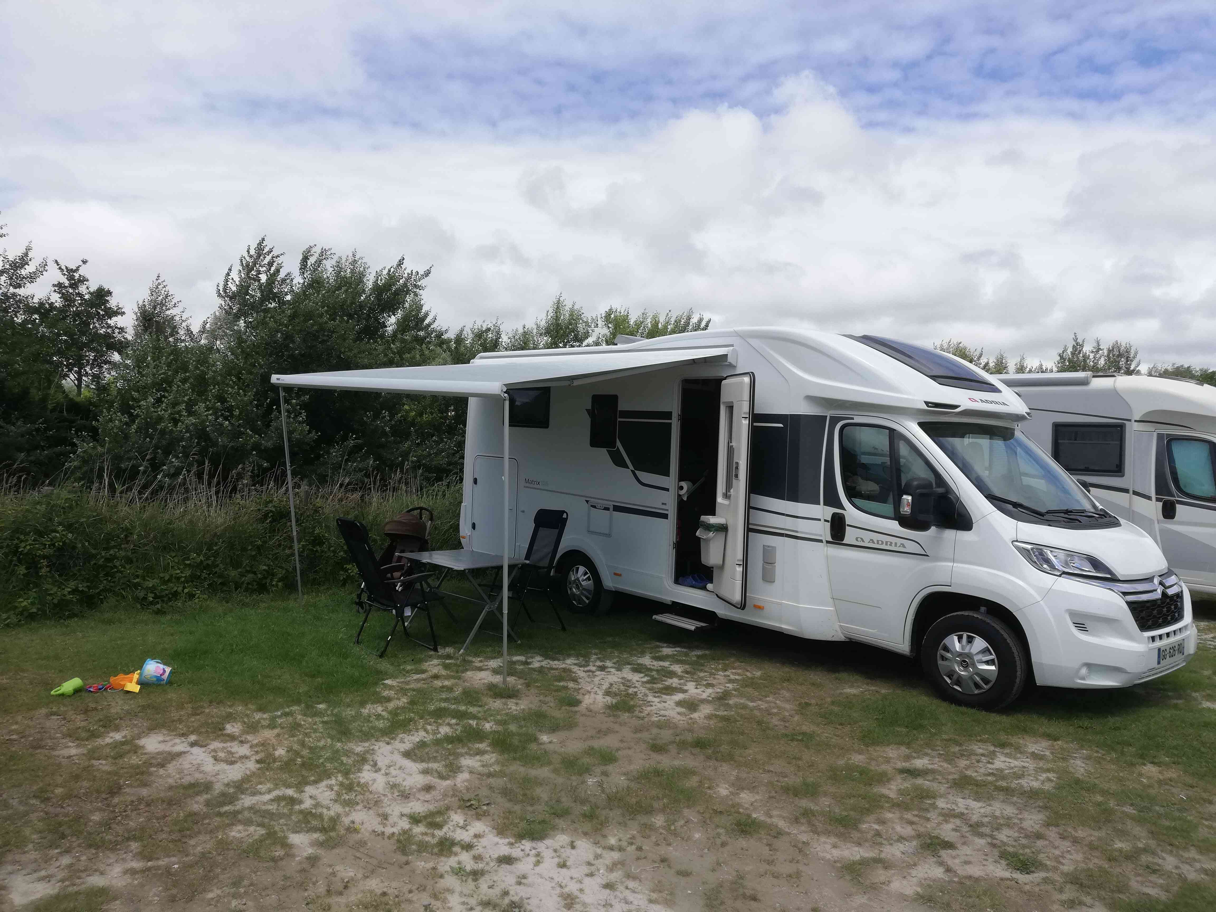 camping-car ADRIA MATRIX 650 SC   extérieur / latéral droit