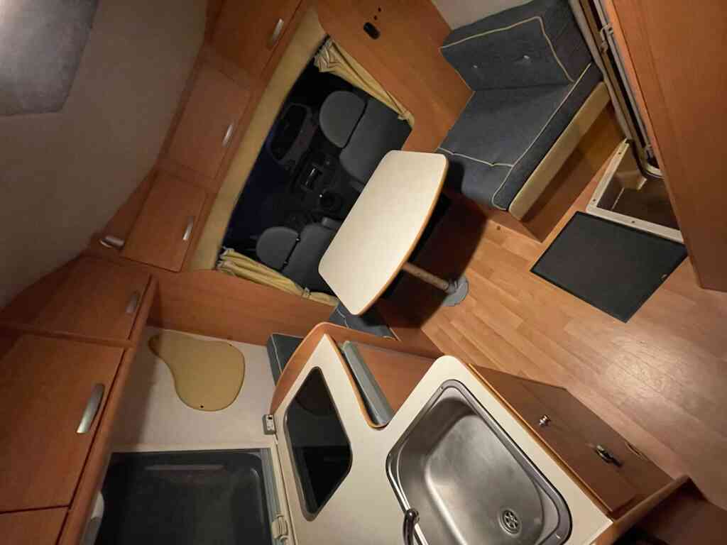 camping-car RIMOR KATAMARANO 11 P  intérieur / coin salon