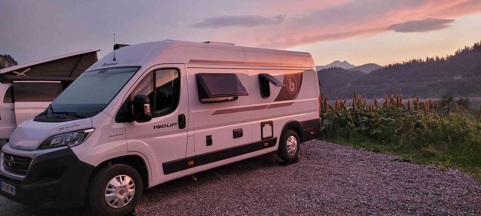 camping-car BENIMAR 190 UP  extérieur / latéral gauche