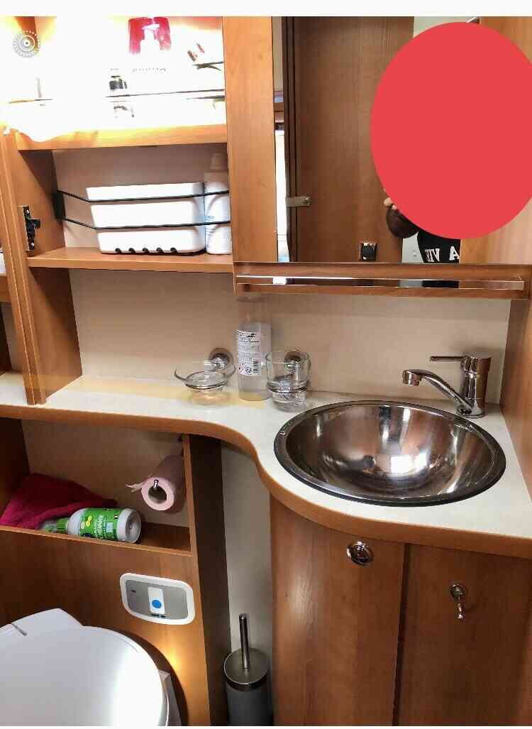 camping-car RAPIDO INTEGRAL  intérieur / salle de bain  et wc