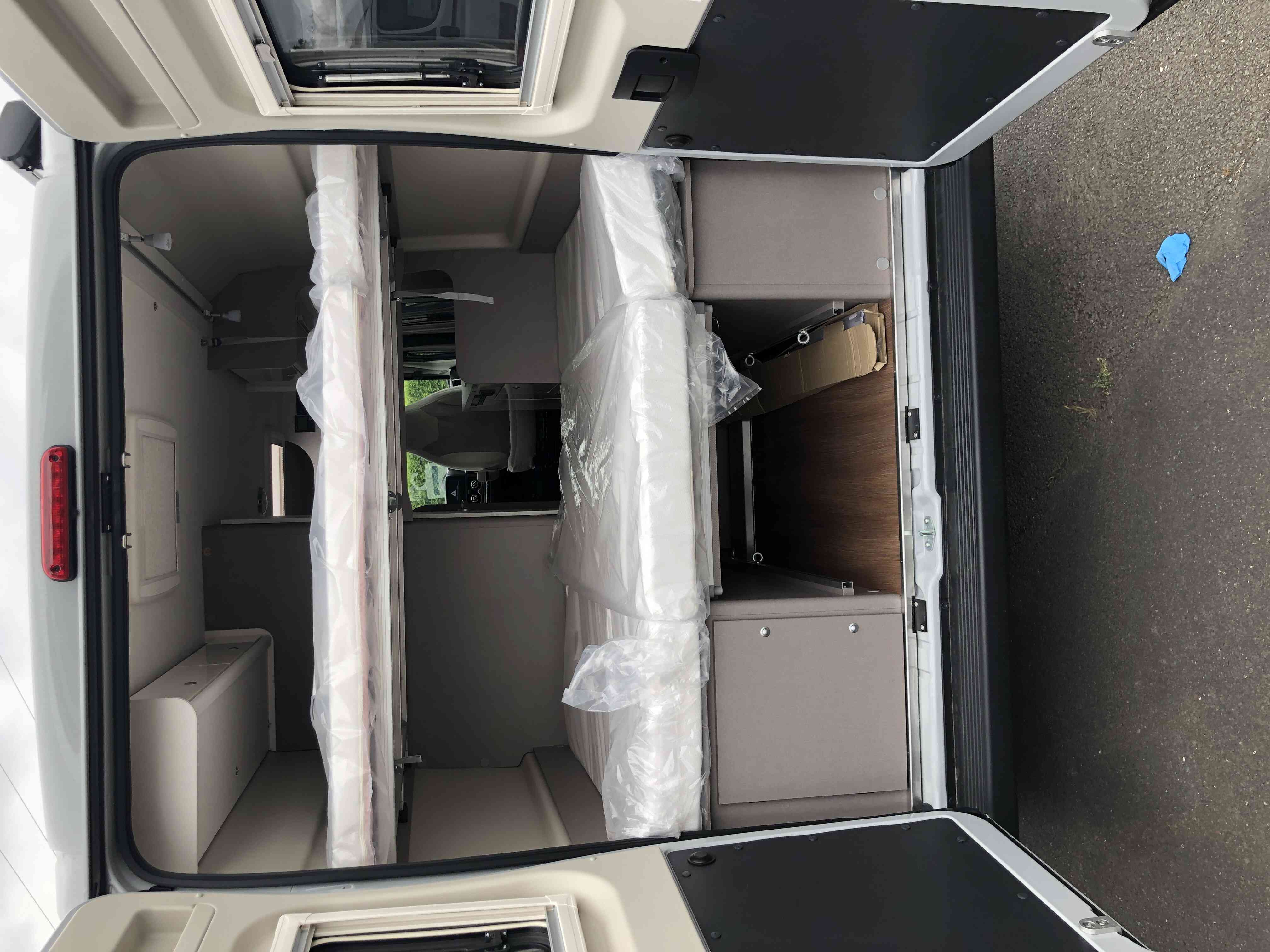 camping-car ETRUSCO CV 600  intérieur / couchage principal