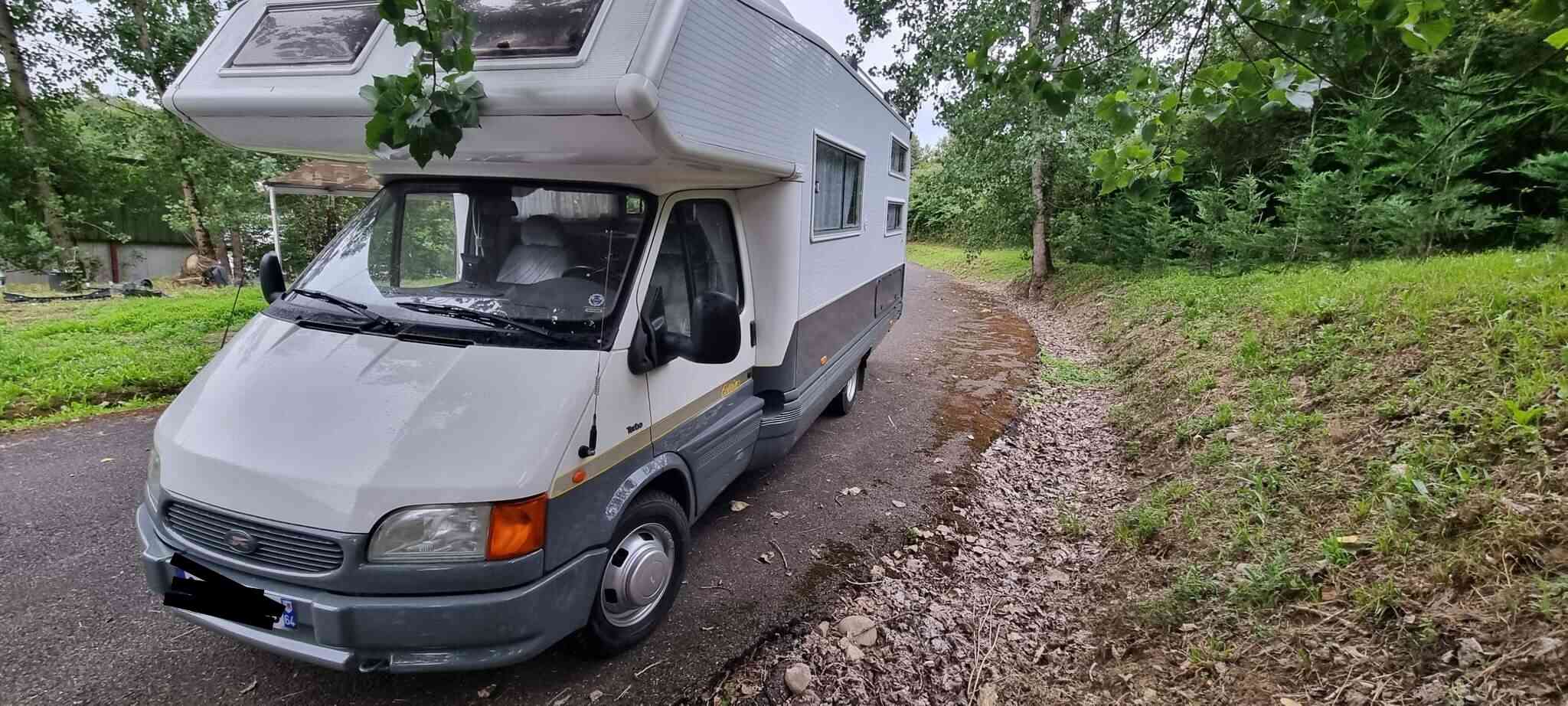 camping-car LAIKA 2.5 TDI TRANSIT  extérieur / latéral gauche