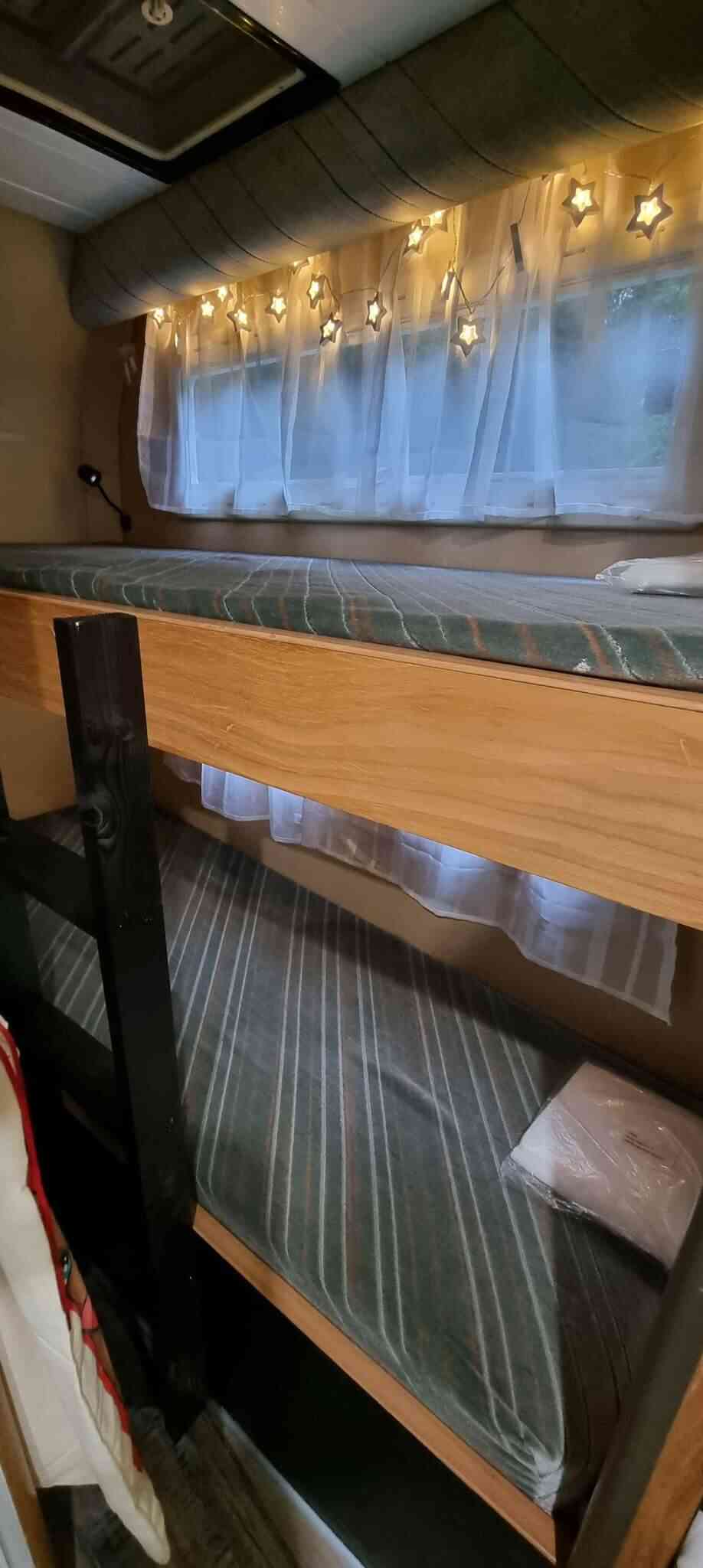camping-car LAIKA 2.5 TDI TRANSIT  intérieur / autre couchage