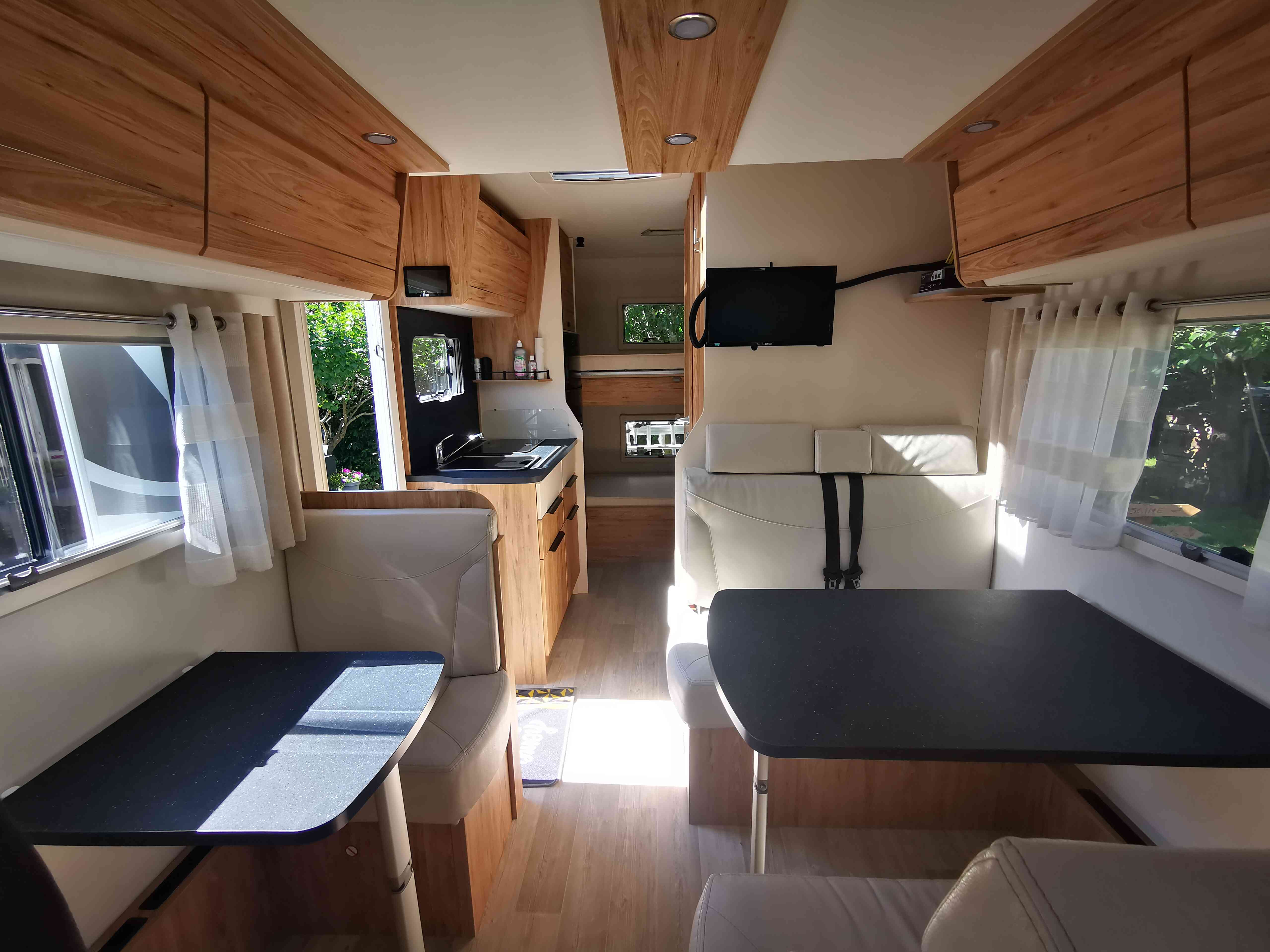 camping-car BAVARIA T 696 S   intérieur / coin salon