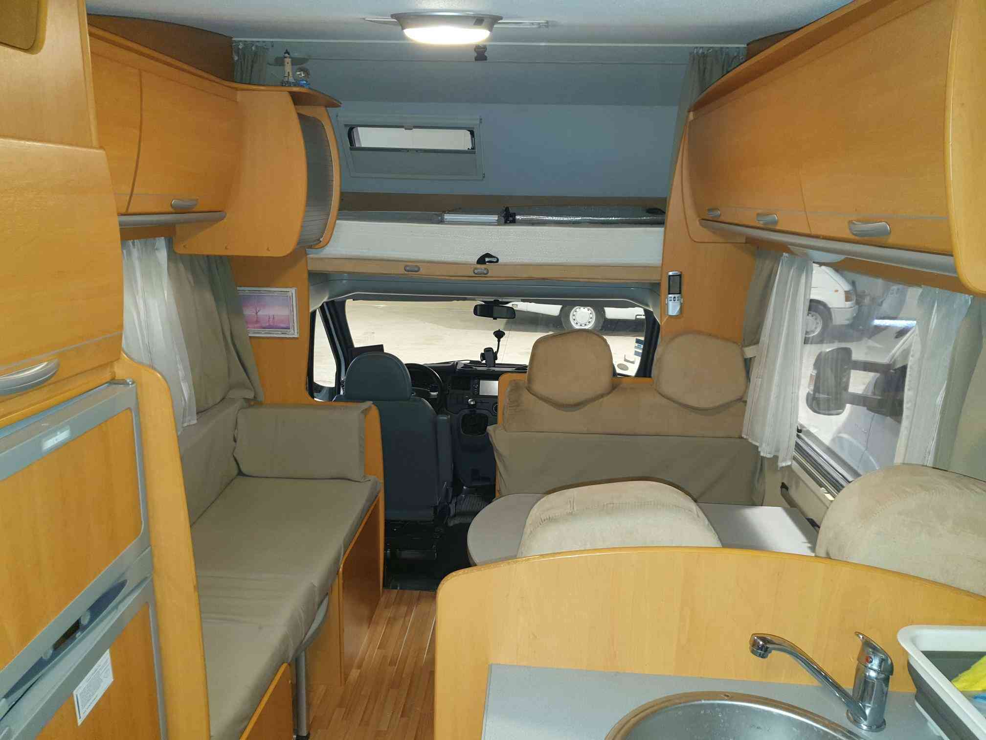 camping-car CI ELLIOT 40 MAXI  intérieur / coin salon