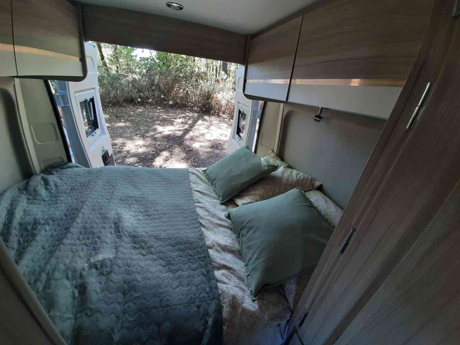 camping-car PEUGEOT D55 UP FUN  intérieur / couchage principal