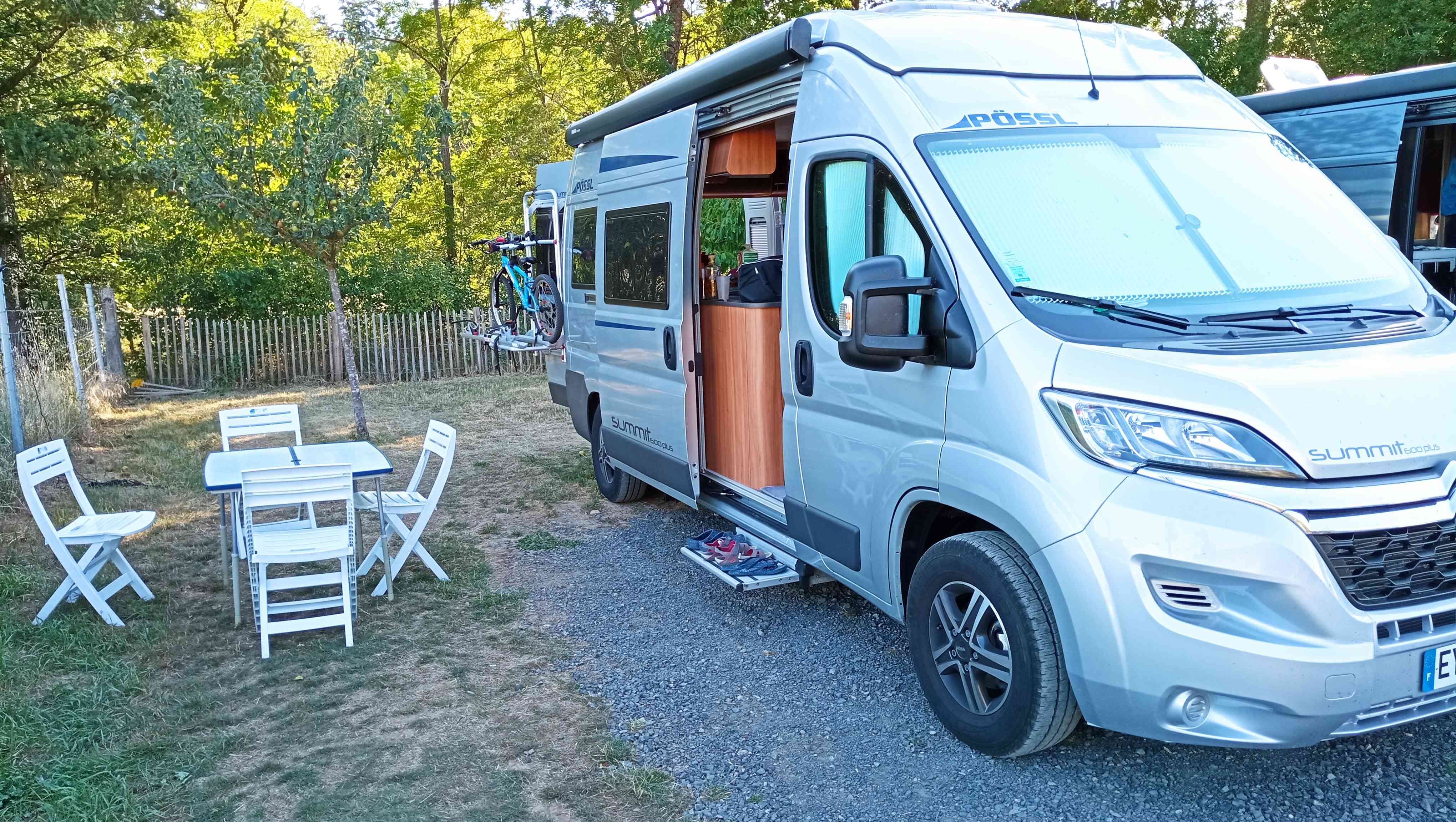 camping-car POSSL SUMMIT 600 PLUS   extérieur / latéral gauche