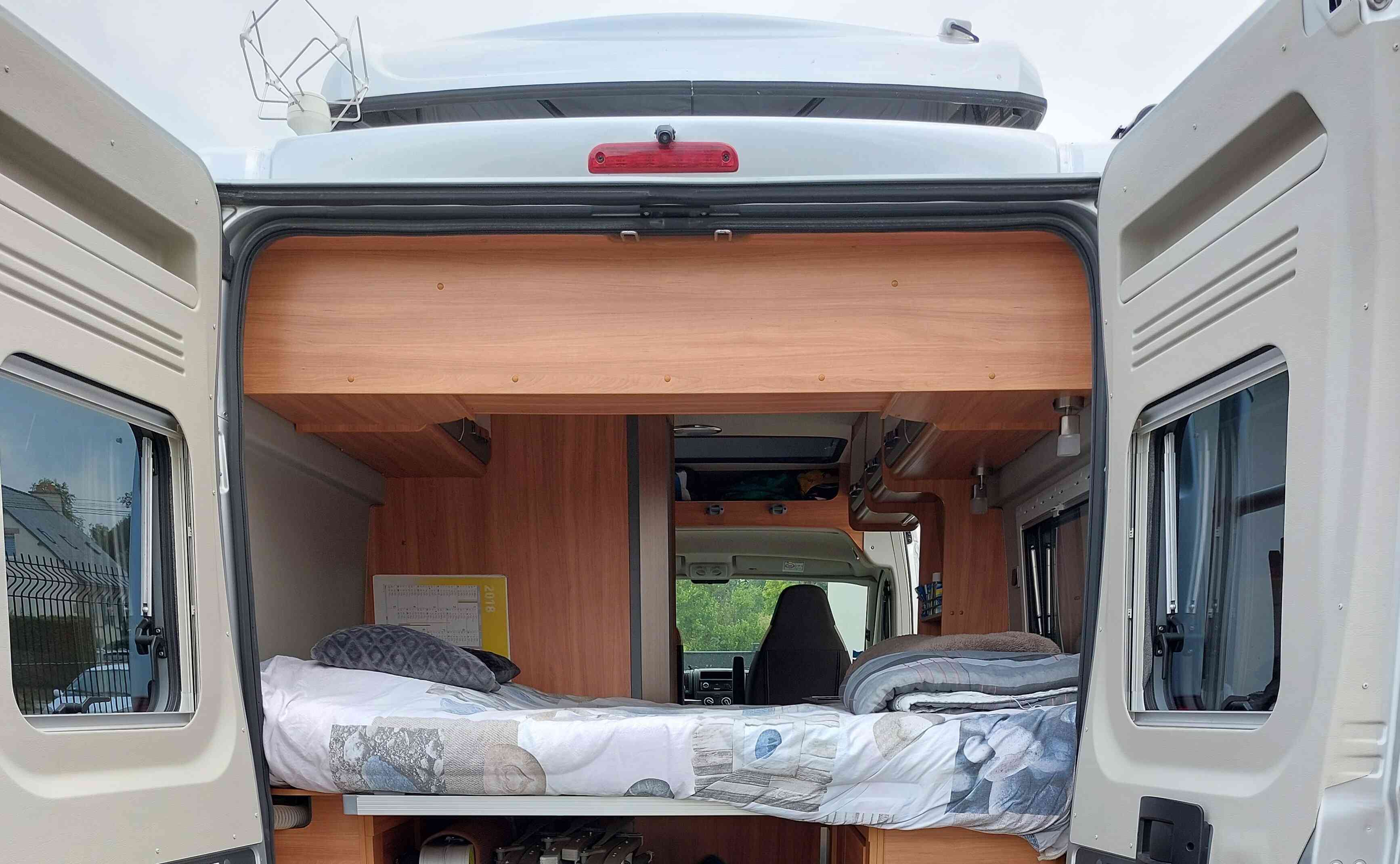 camping-car POSSL SUMMIT 600 PLUS   intérieur / couchage principal