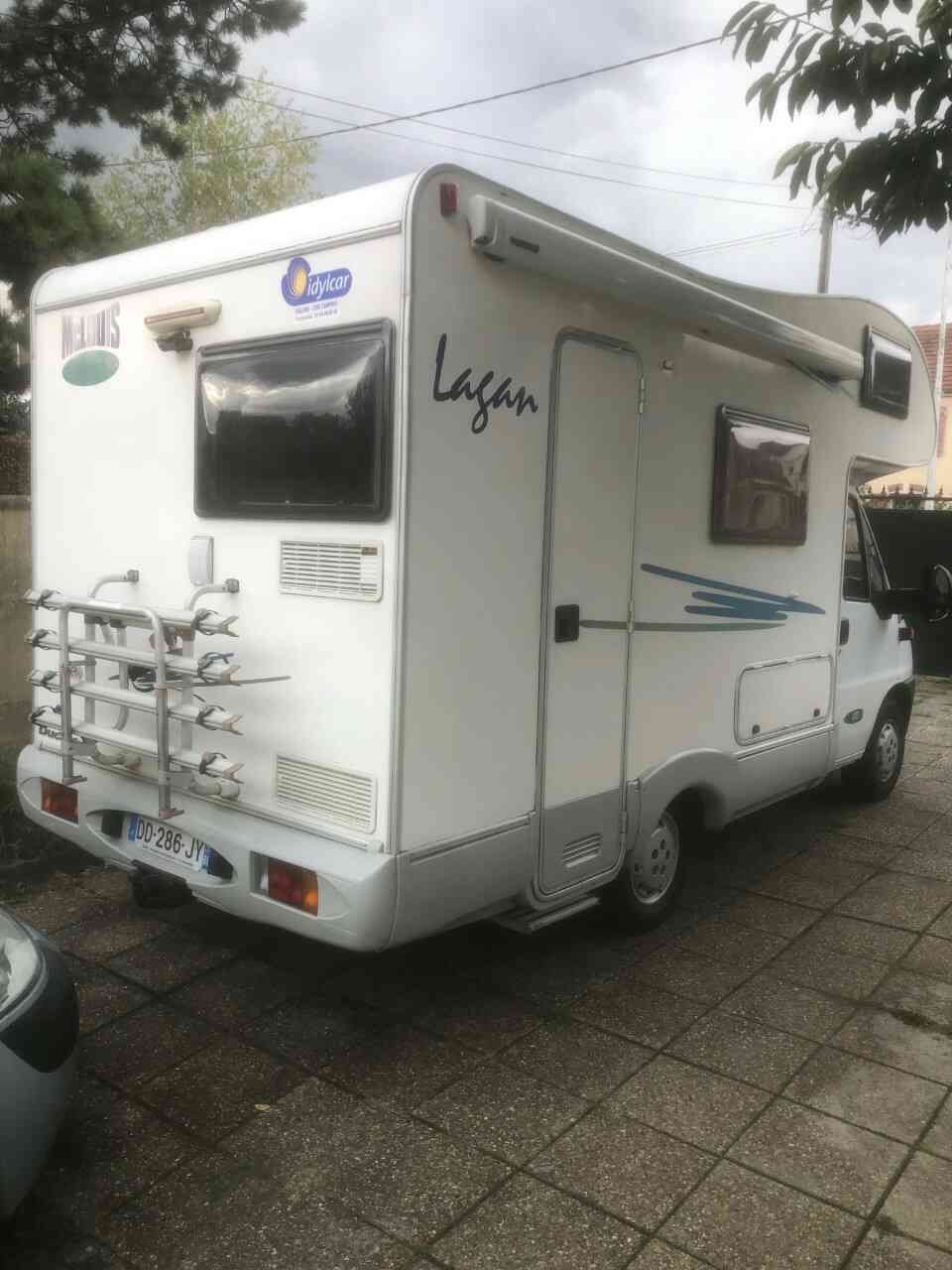 camping-car MC LOUIS LAGAN  extérieur / latéral gauche