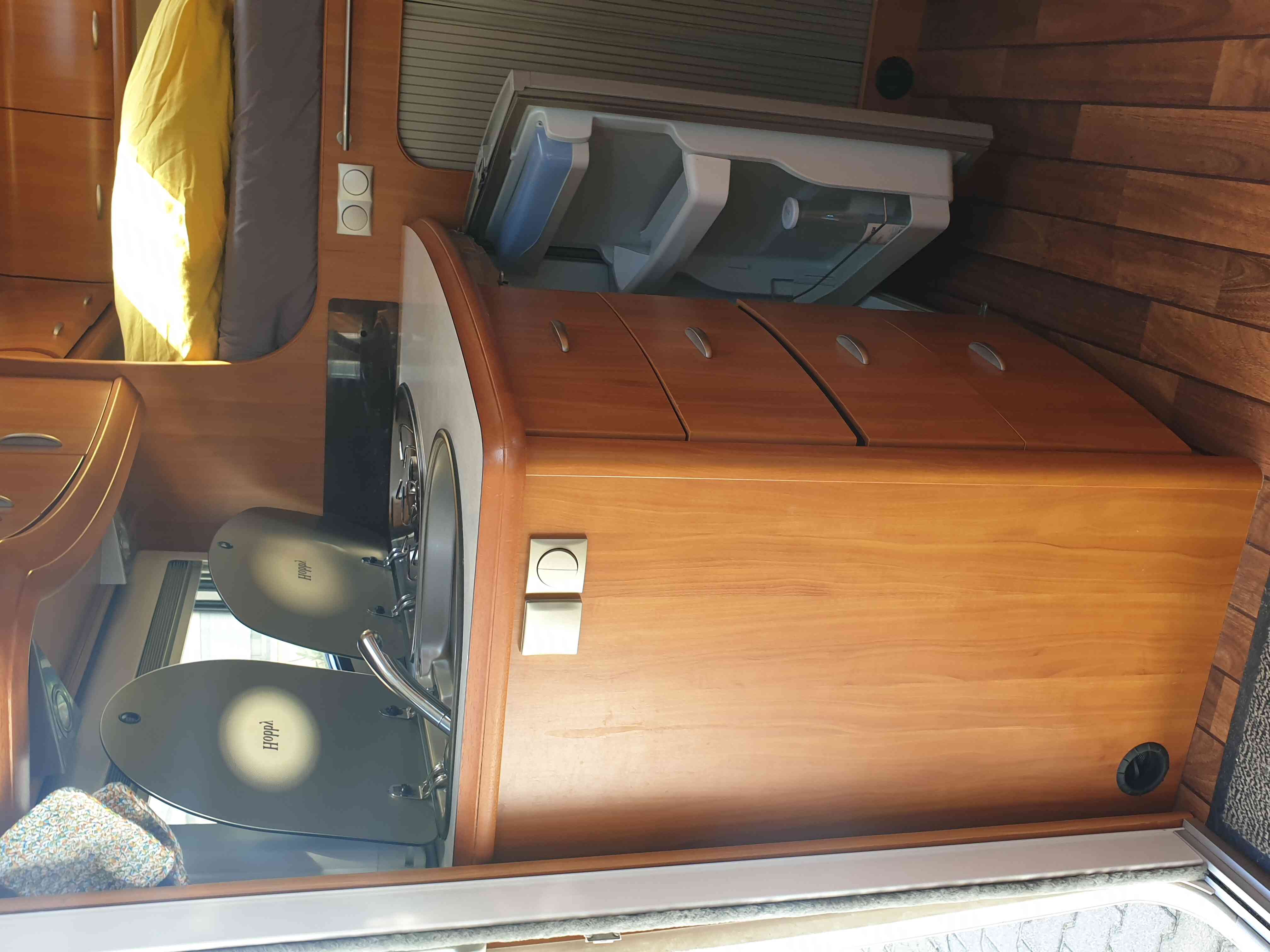 camping-car HOBBY 500  intérieur  / coin cuisine