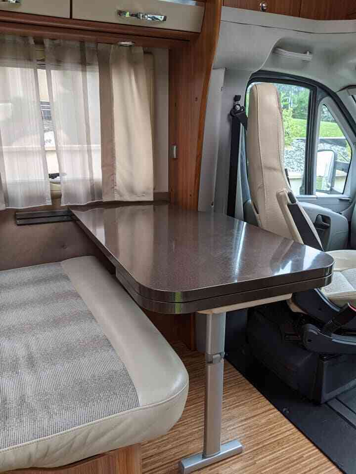 camping-car ADRIA CORAL S 690 SC  intérieur / coin salon