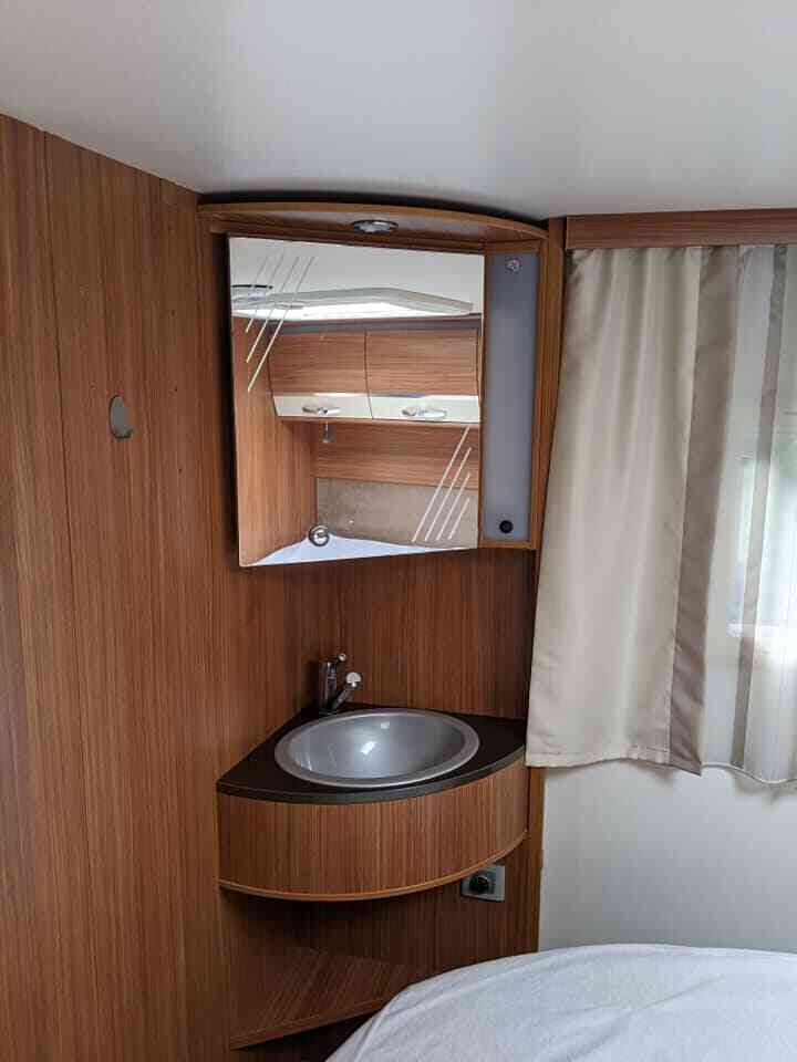 camping-car ADRIA CORAL S 690 SC  intérieur / autre couchage