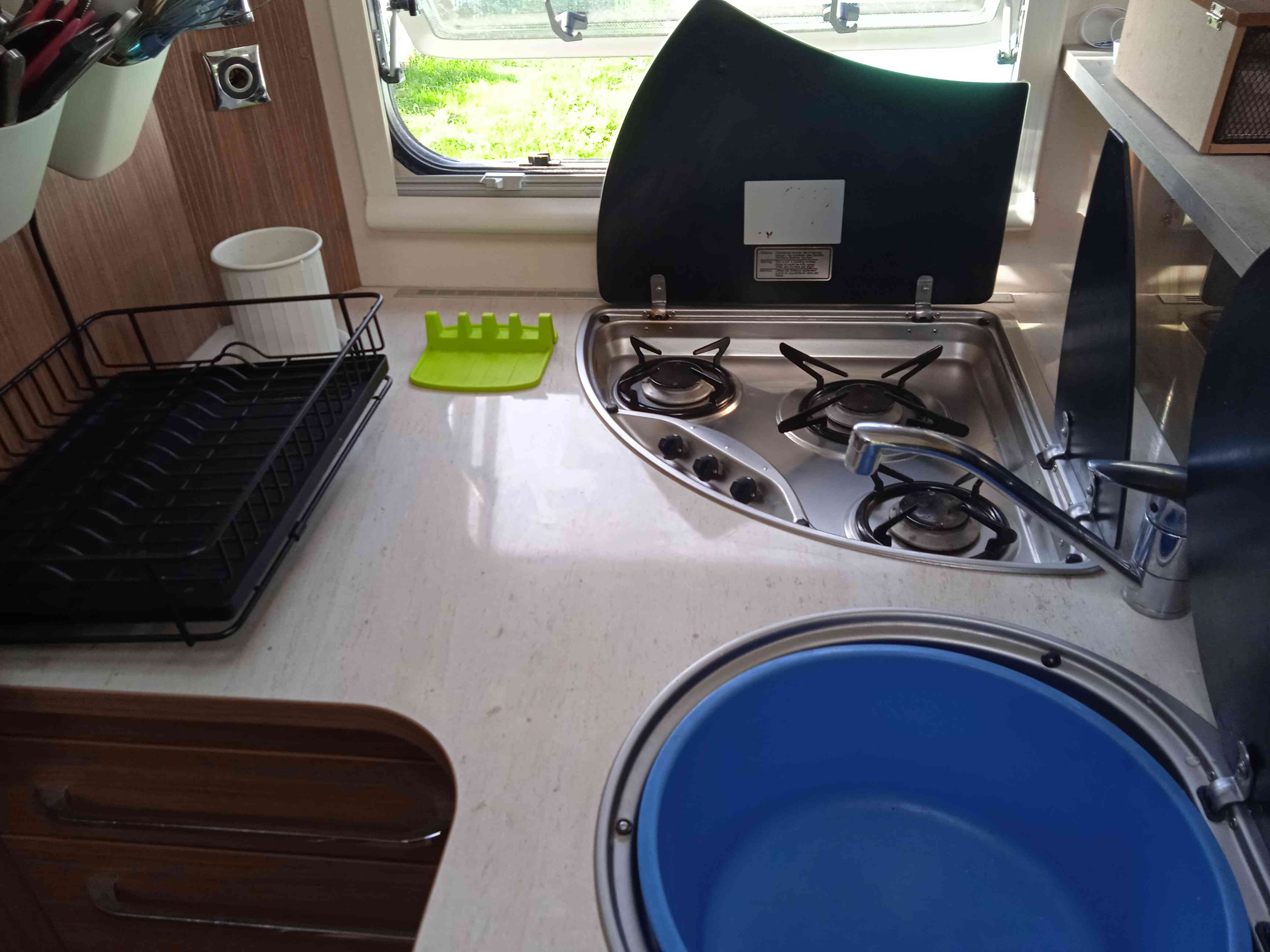 camping-car ITINEO SB 740  intérieur  / coin cuisine