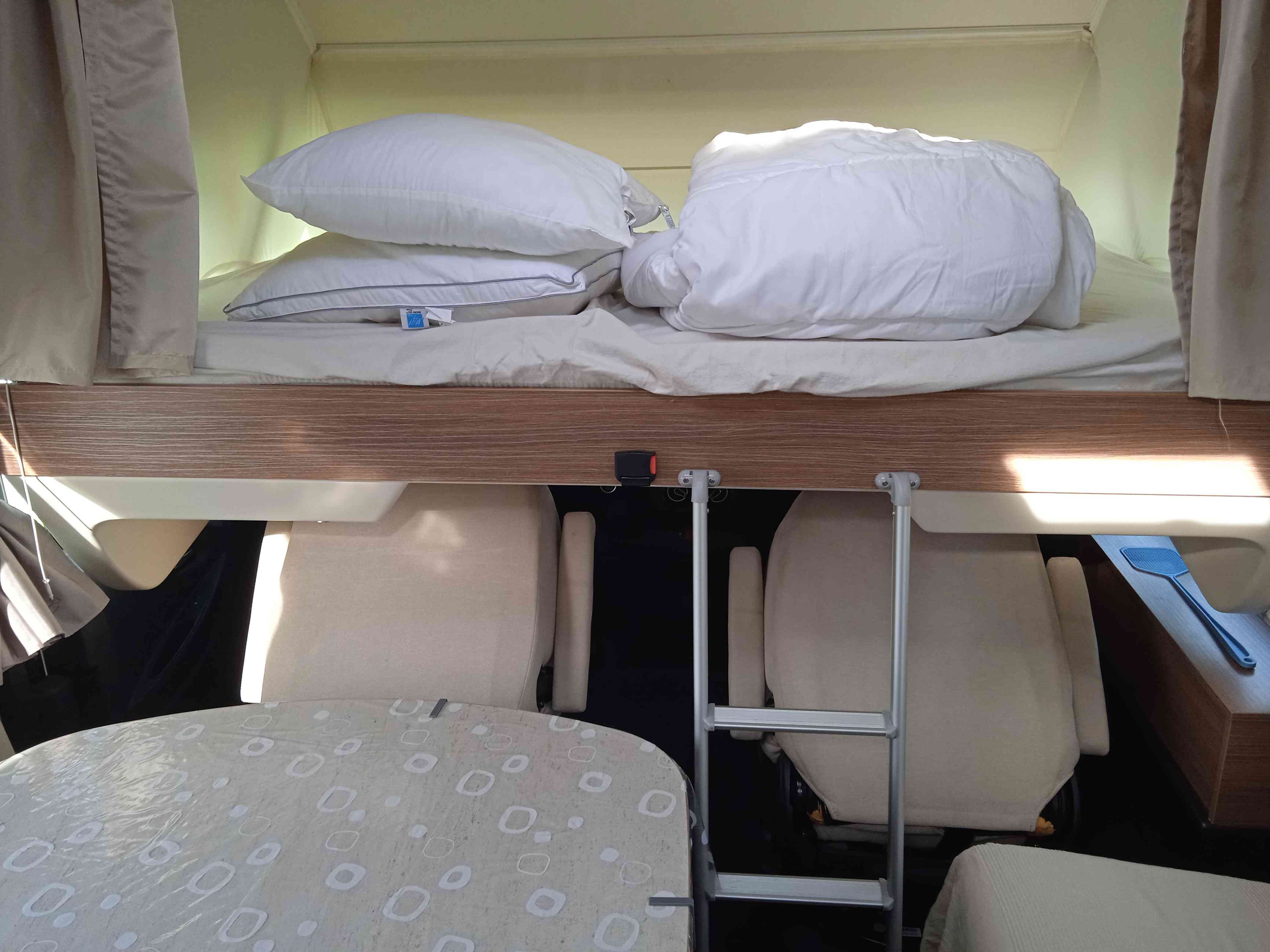 camping-car ITINEO SB 740  intérieur / couchage principal