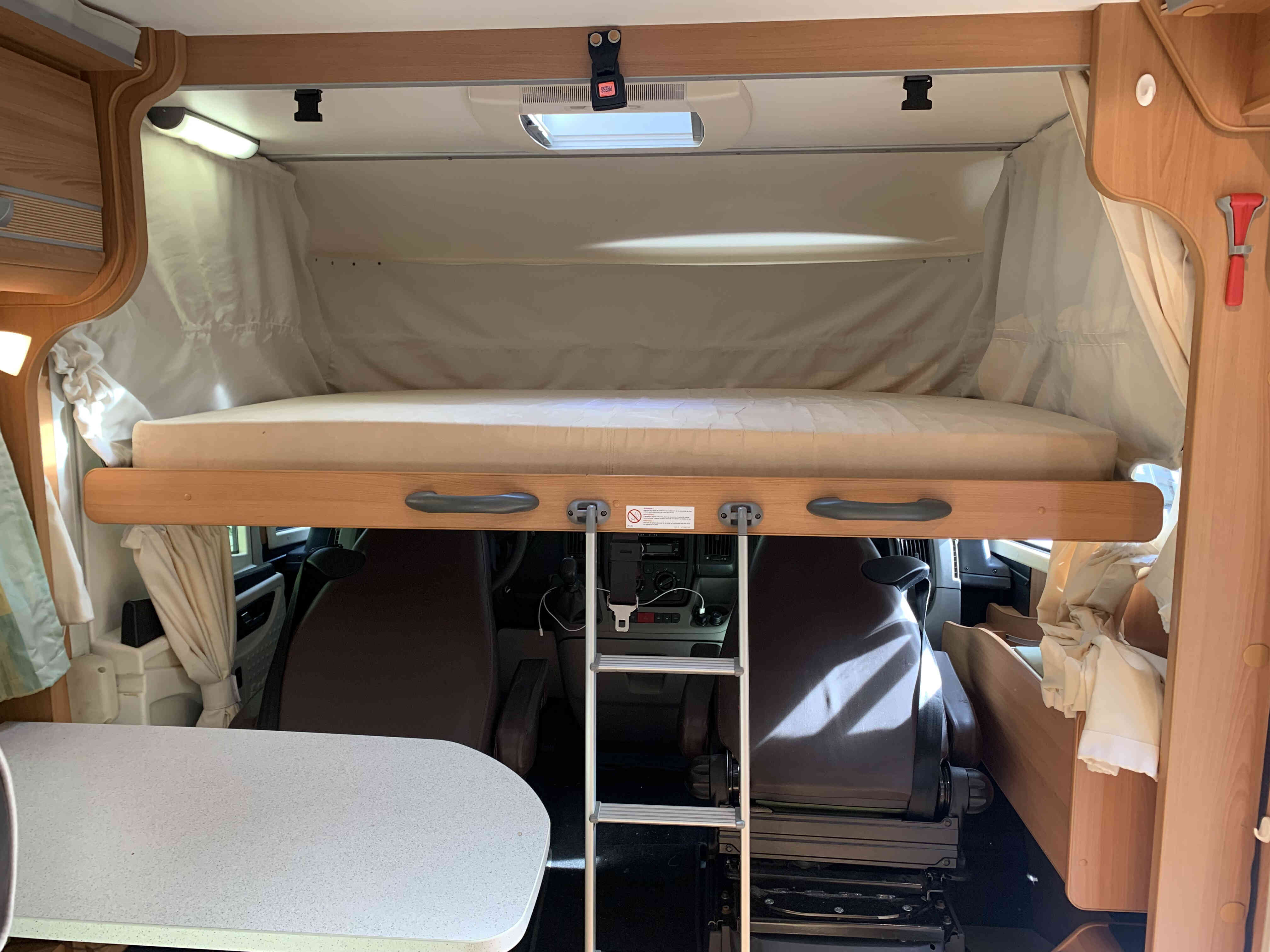 camping-car DETHLEFFS GLOBEBUS L1  intérieur / autre couchage